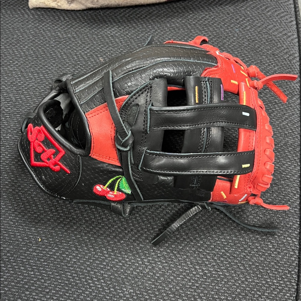Soto Pro 12” ⚾️ baseball / 🥎 softball glove in black & red leather